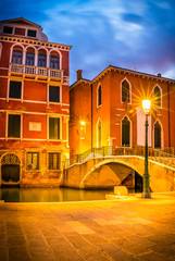Fototapeta na wymiar Narrow canal in Venice in the evening