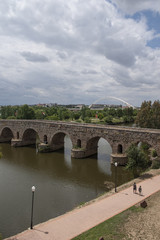 Fototapeta premium Puente romano de Mérida junto al río Guadiana