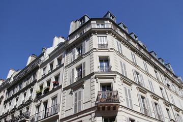 Fototapeta na wymiar Immeuble ancien du quartier d'Auteuil à Paris
