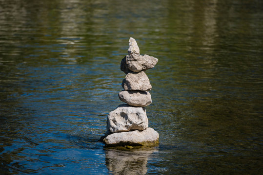 steinm&auml;nnchen im wasser