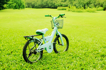 Obraz premium Vintage children bicycle in the green park