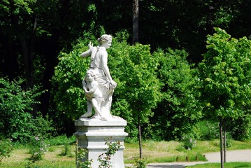 Fototapeta premium Sculptures of Uzutrakis manor on the board of Galves lake