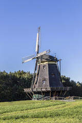 Fototapeta na wymiar old wind mill