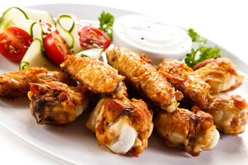 Grilled chicken wings and vegetables 