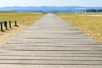 Obraz premium wooden walkway to the beach