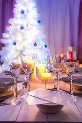 Breathtaking Christmas table setting with blue and white decoration