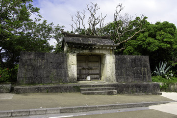 園比屋武御嶽石門