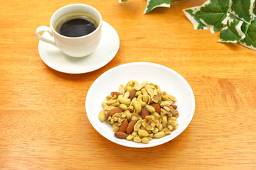 ナッツ類/美味しいティータイムには美味しいナッツをどうぞ