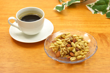 ナッツ類/美味しいティータイムには美味しいナッツをどうぞ