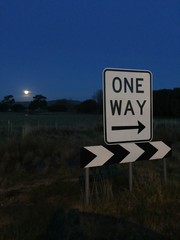 one way road sign