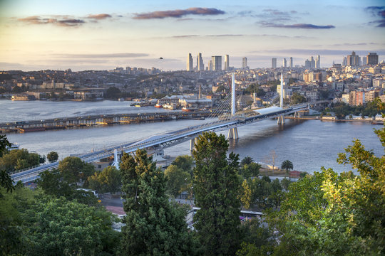Puentes en el estrecho del B&oacute;sforo. Estambul.