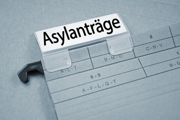 Ordner mit Asylanträge