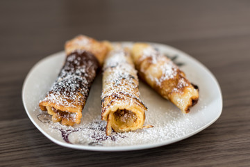 Eierpfannkuchen mit Puderzucker