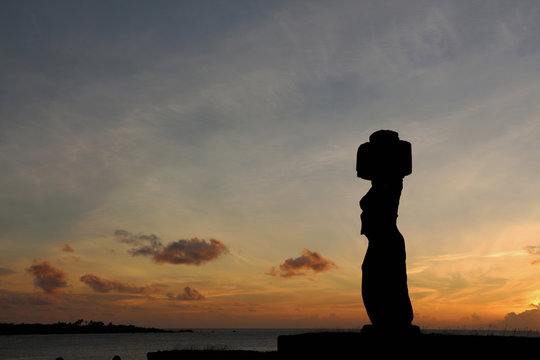 Couch&eacute; de soleil sur un Moa&iuml;
