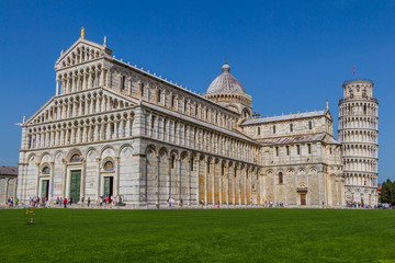 Fototapeta na wymiar Leaning tower and Pisa cathedral in a summer day in Pisa, Italy