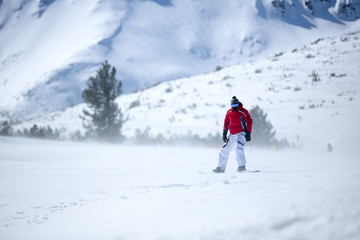 Fototapeta na wymiar Snowboarder in mountain