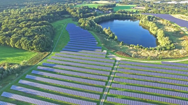 Luftaufnahme eines Sonnenenergie Kraftwerkes