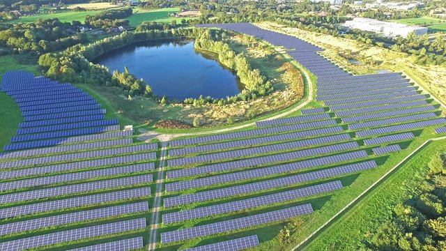 Luftaufnahme eines Sonnenenergie Kraftwerkes
