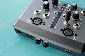 Audio interface for recording or mixing - sound/audio card - cables for guitar and other instruments 