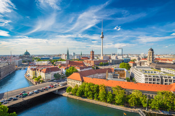 Obraz premium Berlin skyline panorama with TV tower and Spree river, Germany