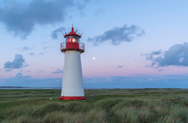 Leuchtturm List West nach Sonnenuntergang