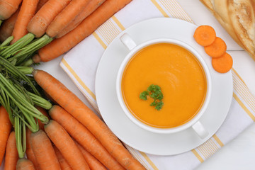 Karottensuppe Möhrensuppe Karotten Möhren Suppe in Suppentasse