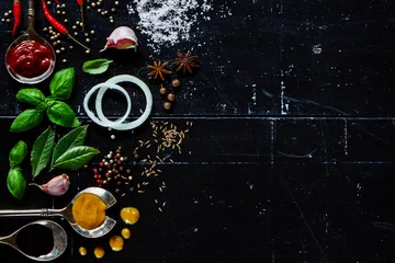Crédence de cuisine en verre imprimé Aromatique spices and herbs