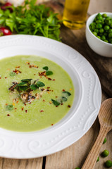Soup of young peas
