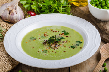 Soup of young peas