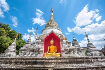 Fototapeta na wymiar White chedi and golden Buddha statue at Wat Buppharam, Chiang Ma