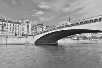 Fototapeta na wymiar Pont de la Tournelle à Paris
