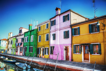 Fototapeta na wymiar houses by a canal in Burano
