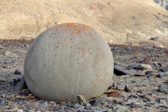 Mysterious spherolith stones of Champ Island, Franz Jozef Land
