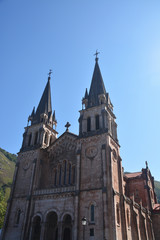 Fototapeta na wymiar Santuario de la Virgen de Covadonga