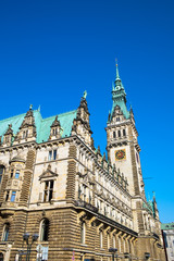 Fototapeta na wymiar The imposing townhall in Hamburg in Germany