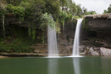 Fototapeta na wymiar Waterfall of Orbaneja del Castillo, Burgos, Spain