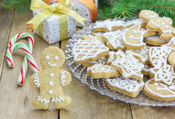 Obraz na płótnie Canvas Homemade christmas shortbread cookies on a glass plate