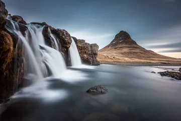Keuken foto achterwand Kirkjufell kirkjufellsfoss watervallen en kirkjufell in IJsland.