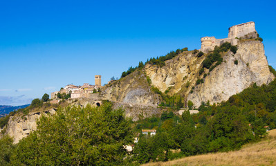 Fototapeta na wymiar Antico castello nello splendido borgo di San Leo