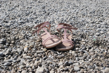 Sandals on the beach - obrazy, fototapety, plakaty