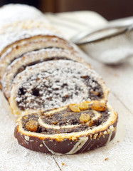 strudel with poppy seeds
