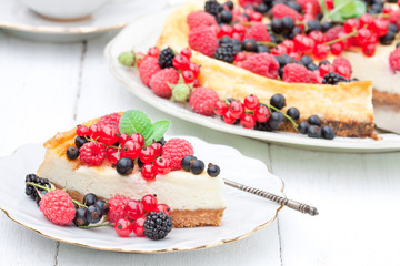 Cheesecake with summer berries and mint