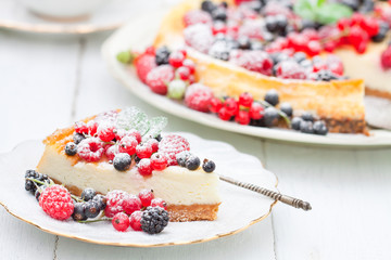 Cheesecake with summer berries and mint