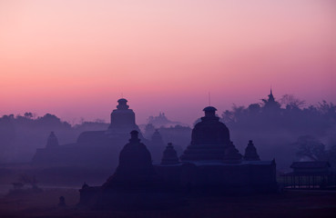 Obraz premium Sunset time in Mrauk U Archaeological Zone, Myanmar