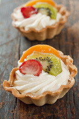 muffin with fruit and mascarpone