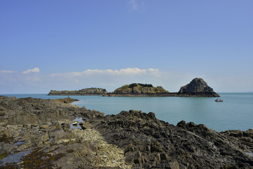 Une crique de Cancale (35260), département d’Ille-et-Vilaine en région Bretagne, France	