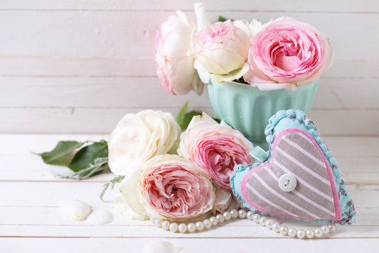 Background with sweet pink roses flowers  and decorative heart