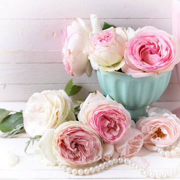 Sweet pink roses flowers in vase