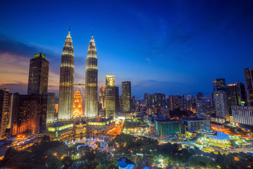 Obraz premium Panoramę Kuala Lumper o zmierzchu