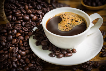Coffee Cup and Beans / Coffee Cup / Coffee Cup and Beans on Wood